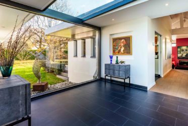 VESSY - CHARMANTE MAISON D'ARCHITECTE AVEC PISCINE