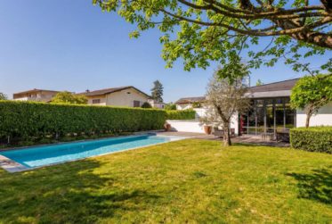 VESSY - CHARMANTE MAISON D'ARCHITECTE AVEC PISCINE