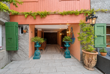 HERMANCE - MAGNIFIQUE MAISON VILLAGEOISE AVEC PISCINE