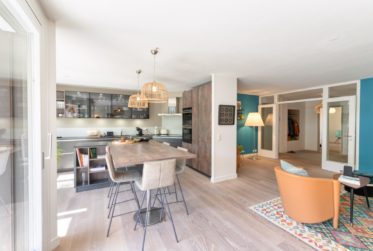 CAROUGE - APPARTEMENT 4 PIÈCES ENTIÈREMENT RÉNOVÉ