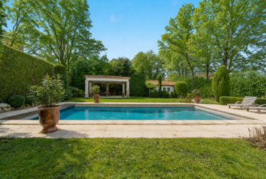 HERMANCE - MAGNIFIQUE MAISON VILLAGEOISE AVEC PISCINE