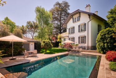 CHÊNE-BOUGERIES - VILLA INDIVIDUELLE ENTIÈREMENT RÉNOVÉE AVEC PISCINE
