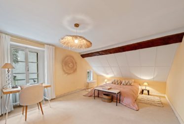 HERMANCE - MAGNIFIQUE MAISON VILLAGEOISE AVEC PISCINE