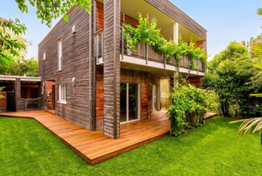 PLAN-LES-OUATES – VILLA CONTEMPORAINE AU CALME