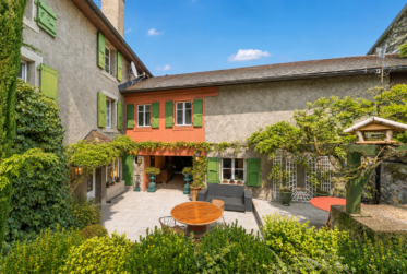 HERMANCE - MAGNIFIQUE MAISON VILLAGEOISE AVEC PISCINE