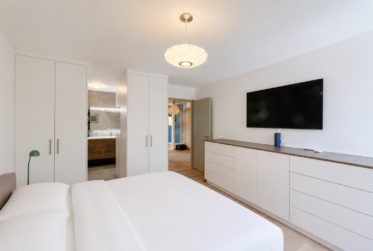 CAROUGE - APPARTEMENT 4 PIÈCES ENTIÈREMENT RÉNOVÉ